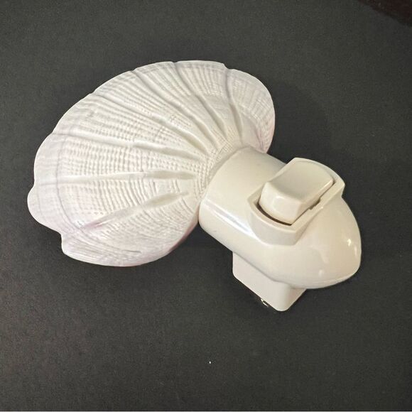 Shell Night Light - Orange Glow - Picture 3 of 5